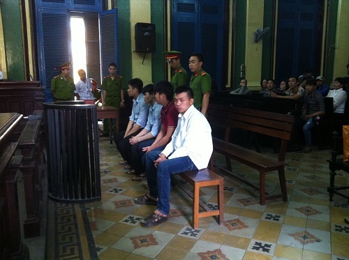 Nhóm thanh niên đi ăn sinh nhật rồi đánh chết người